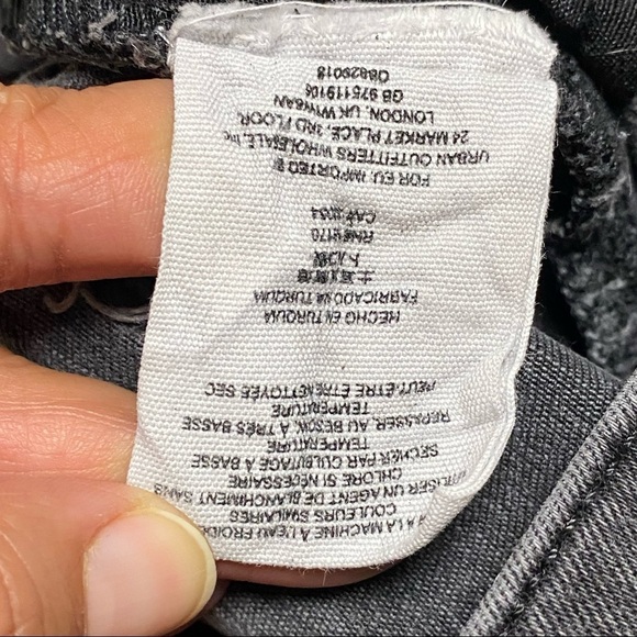 Free People Jeans Women’s Size 6/28 Black Crop skinny Jeans raw hem - Picture 5 of 11